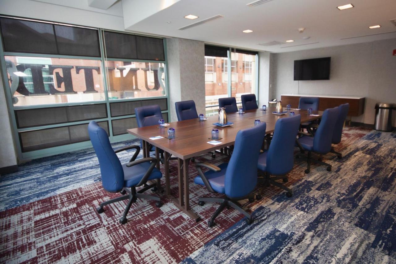 Hotel Blu-tique, Akron, A Tribute Portfolio 2*