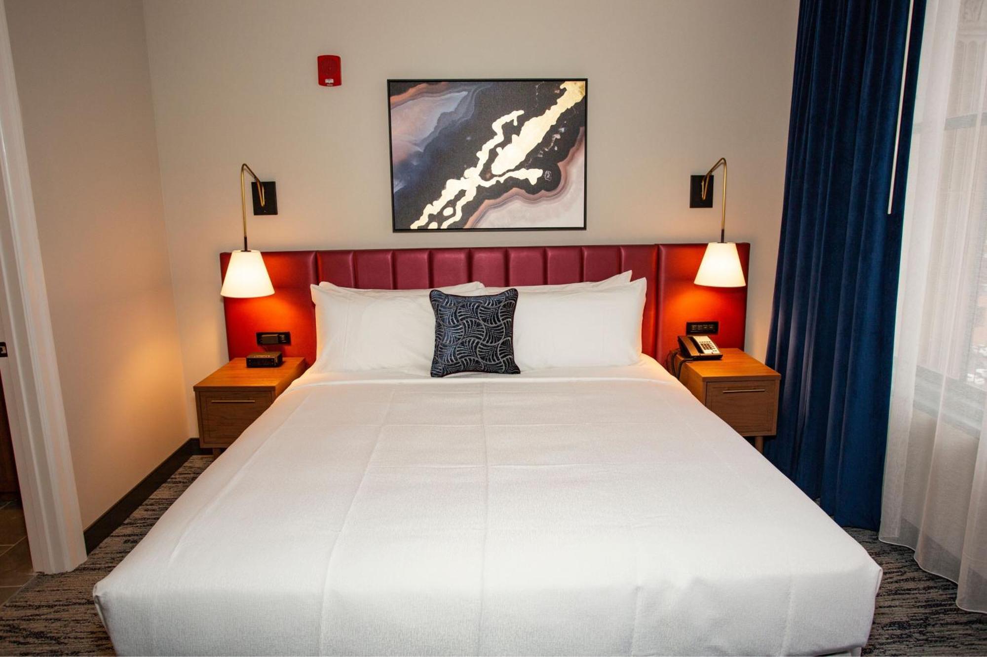 Blu-tique, Akron, A Tribute Portfolio Hotel 2*